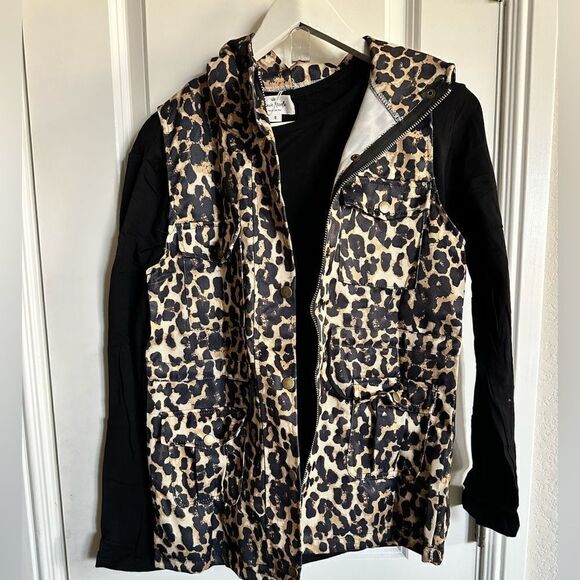 NWT Women’s 2 piece Leopard Animal Print Vest with Long Sleeve Tee - Small - Picture 4 of 8